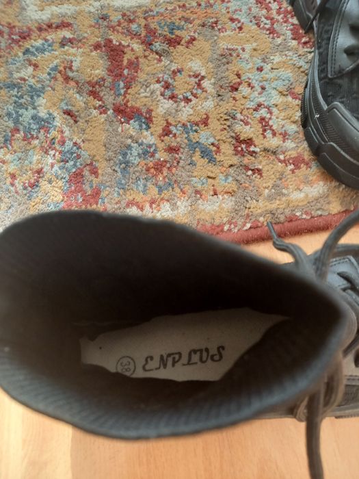 Czarne sportowe a'la trampki rozmiar 38 firmy Enplus