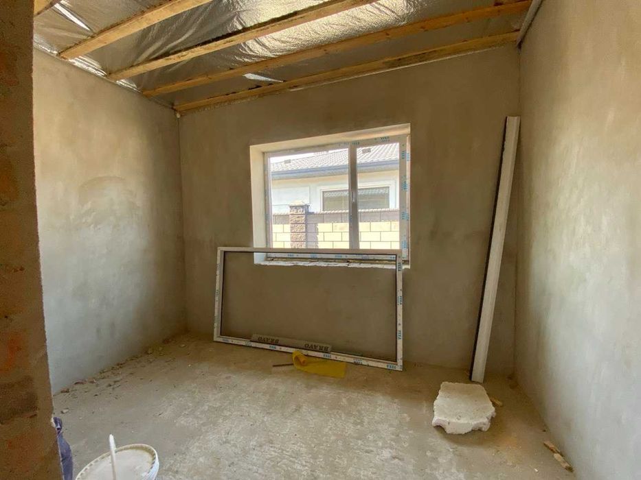 Будинок в престижному районі з гаражем Бармаки