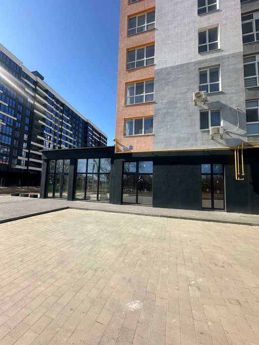 Здам в оренду фасадне комерційне приміщення вільного призначення