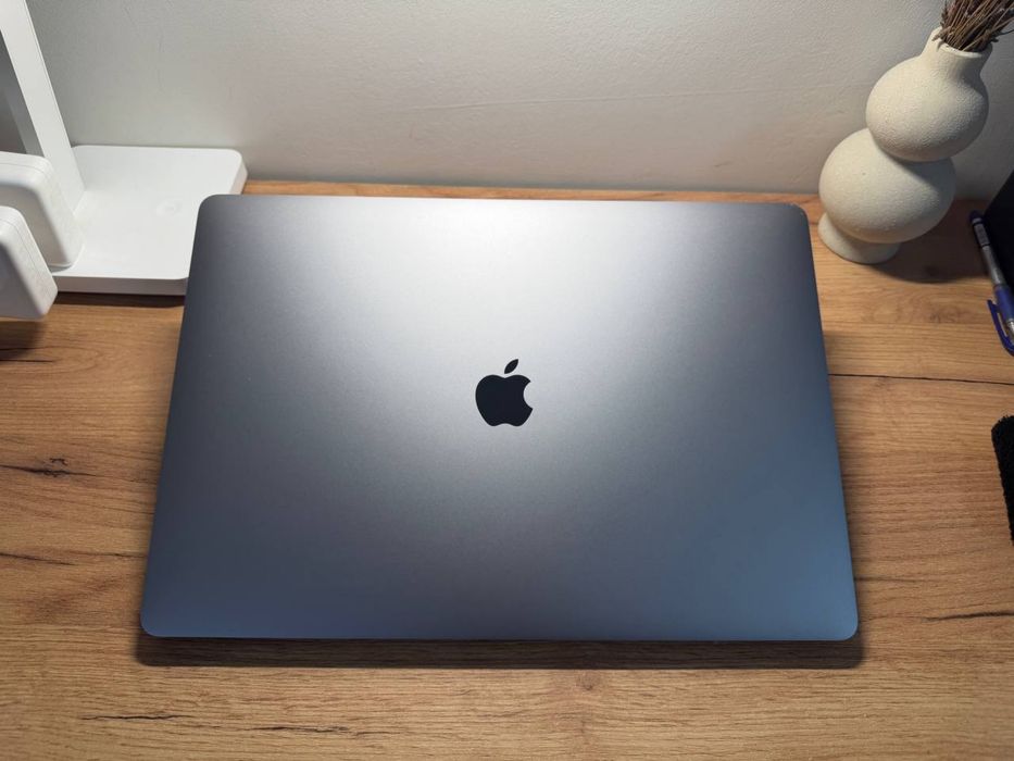 macbook pro 16