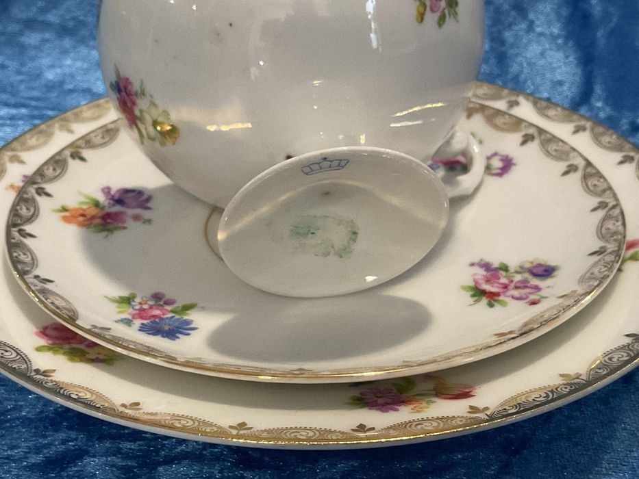Chavena de chá porcelana pé alto ,anúncios abaixo