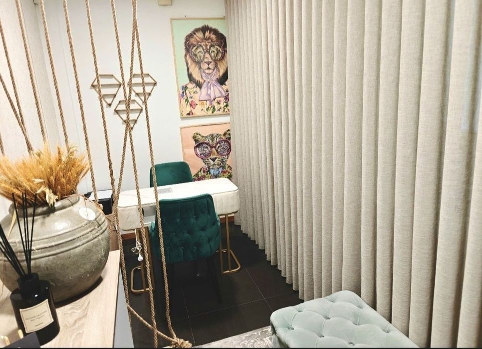 Mesa de manicure e pedicure