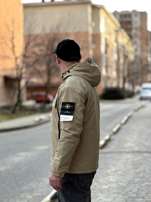 Чоловіча вітровка stone island