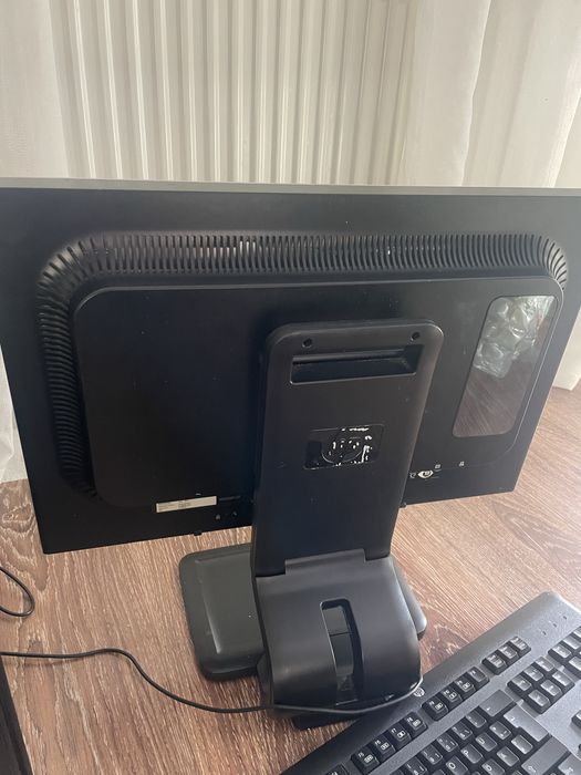 Компʼютор з монітором