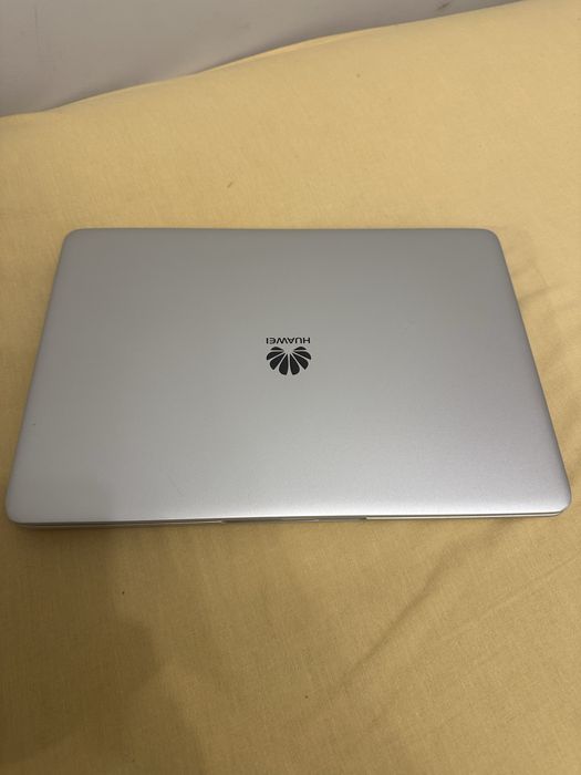 Laptop huawei KPL W00