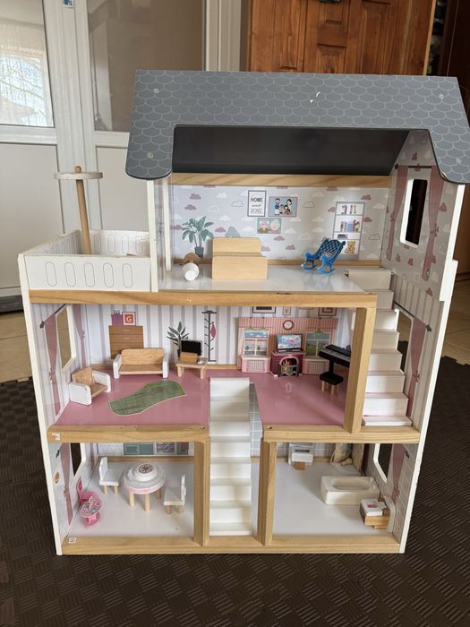 Деревʼяний будиночок для ляльок