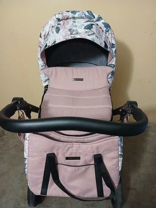 Wózek bebetto dla dziewczynki  w kwiaty