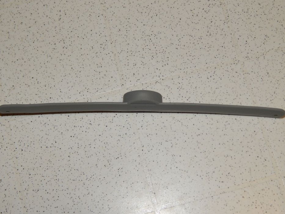 Детские часы с туканом в серой оправе.