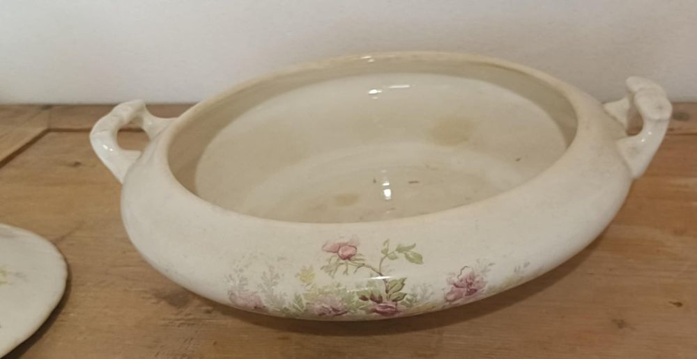 Prato coberto Sacavém não marcado  de 27 cm de asa a asa
Envio at