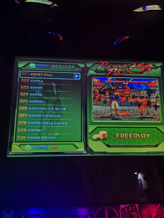 Máquina arcade com 999 jogos