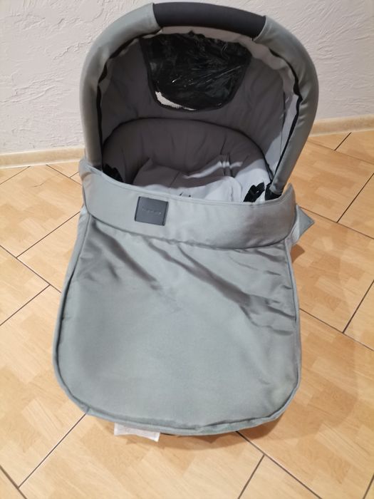 Sprzedam gondole do wózka Mutsy