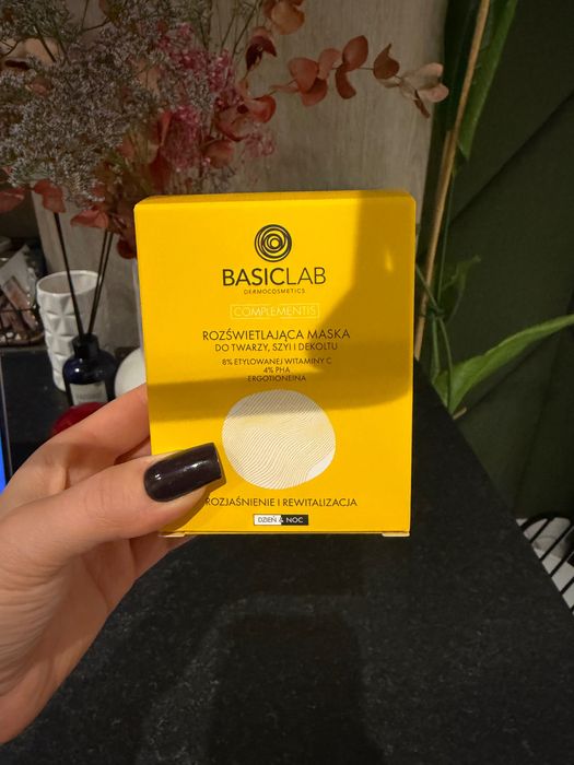Basiclab Rozświetlająca maska do twarzy, szyi i dekoltu z wiatamina C