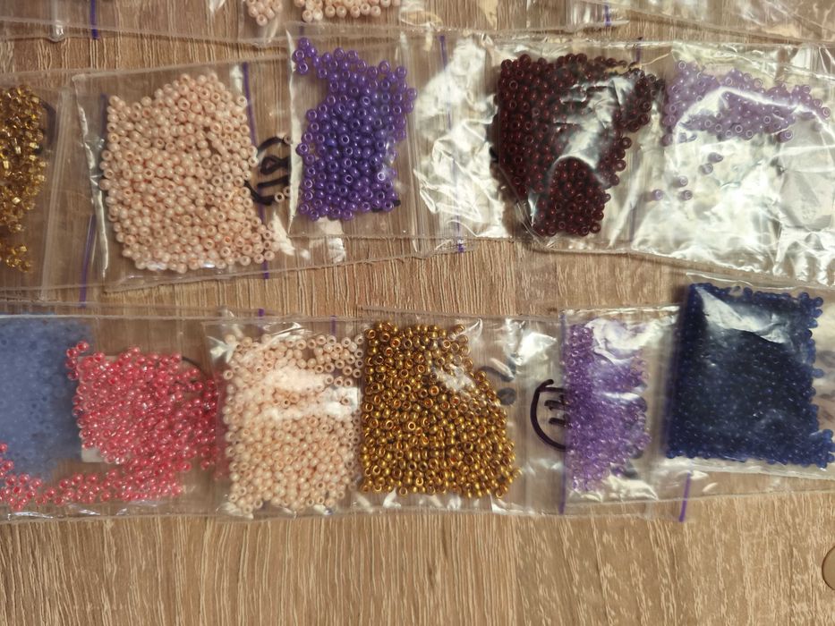 Високоякісний бісер різні кольори  92 г