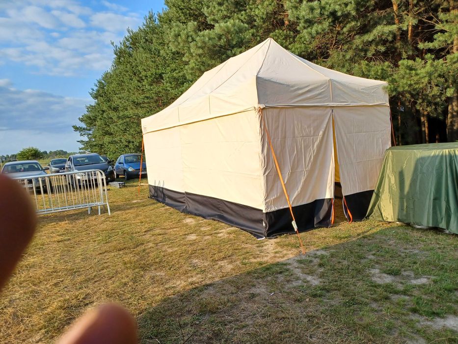 Wynajem: Parasole, namioty, garderoby, krzesła, stoły, podłogi, grill