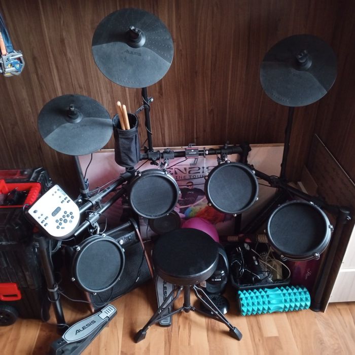 Perkusja elektroniczna Alesis Nitro z osprzętem