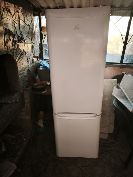 Indesit холодильник