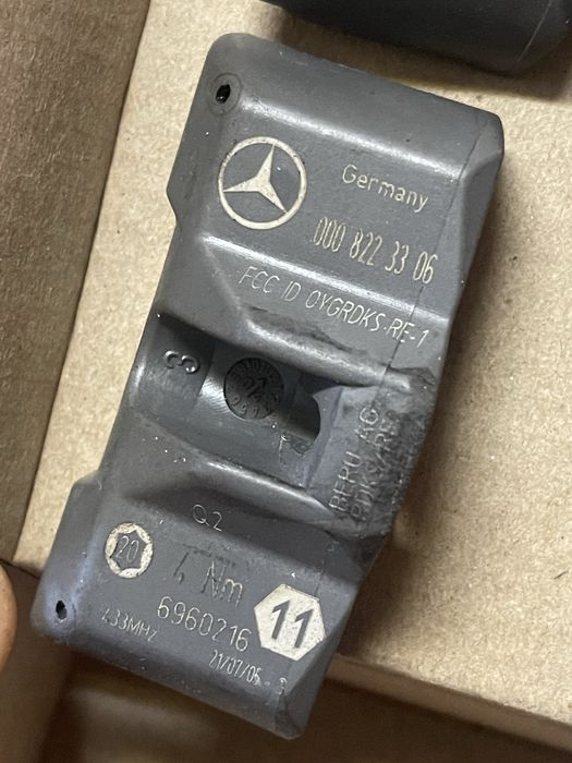 Датчики тиску в шинах Mercrdes