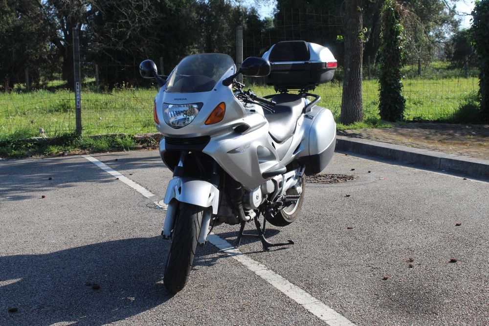 Honda Deauville 650V (2005) – Apenas 36.000km