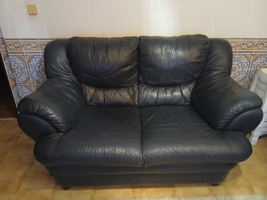 Sofá pele azul escuro