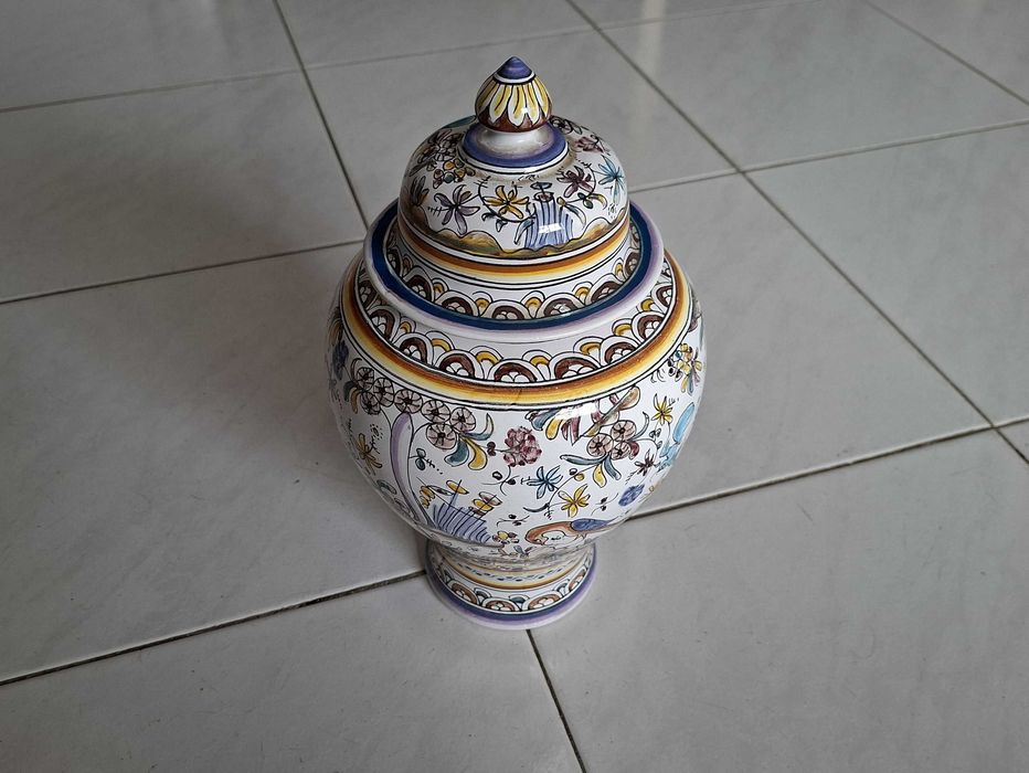 Pote de Cerâmica Berardos Século XVII, pintado à mão
