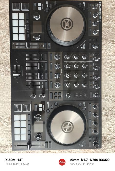 Kontroler  TRAKTOR S4mk3