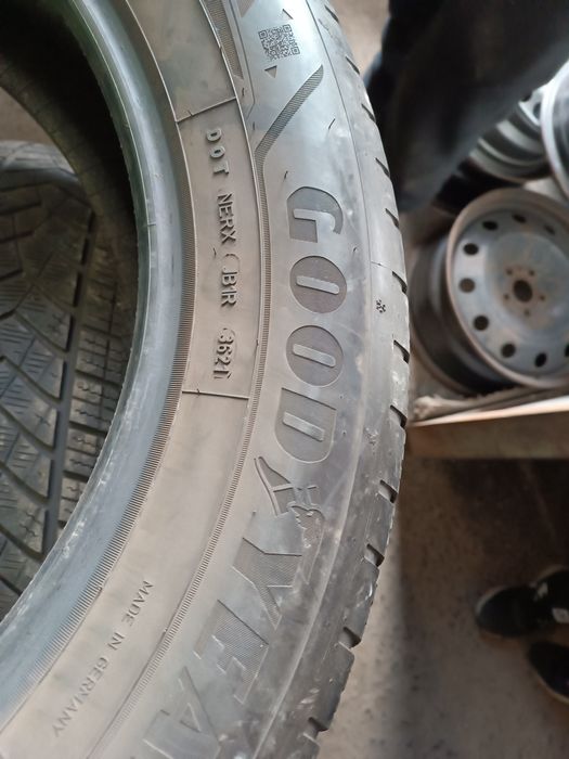 Шини зима Good Year 235/60/20 5,5-6,5mm 2021р.