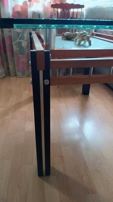 Стол стеклянный двойной.