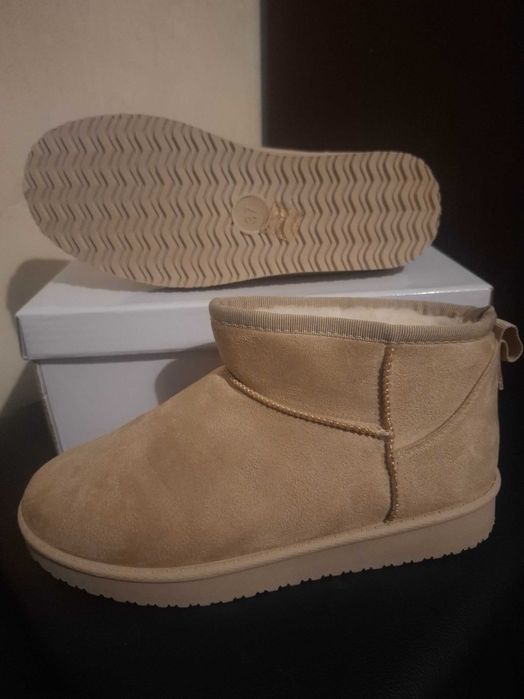 Botas com pêlo no interior