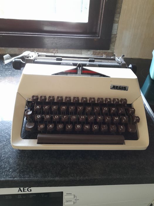 Maquina escrever antiga excelente