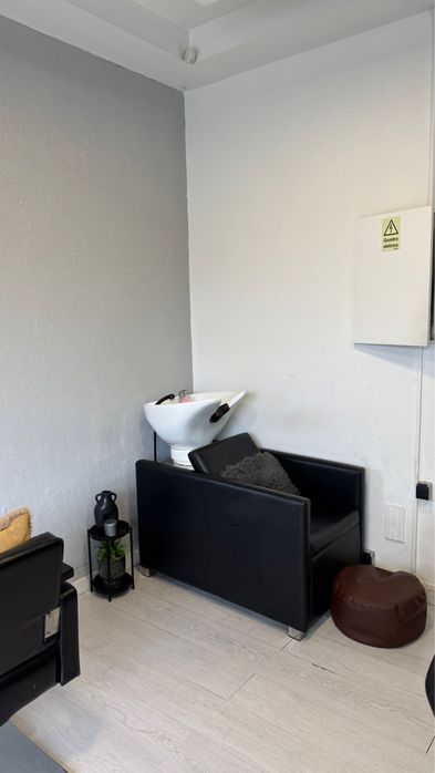 Salão de Cabeleireiro para Arrendar – Pronto a Trabalhar