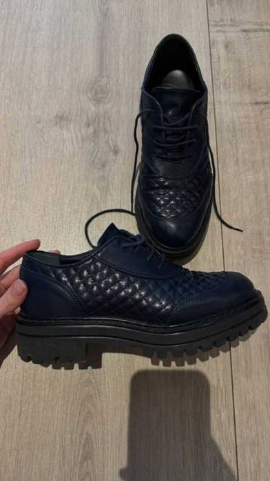 Modne damskie botki / półbuty skórzane Loriblu