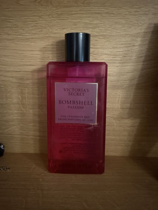 Mgielka Victoria secret bombshell