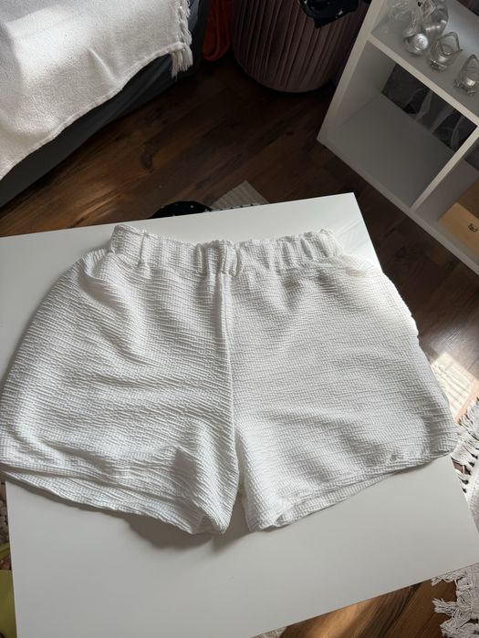 Damski komplet na lato spodenki bluzka biała S shein