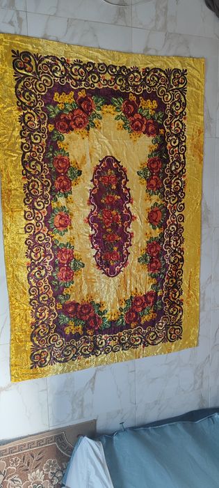 Ретро одіяло або скатертина жовта з квітами велюр