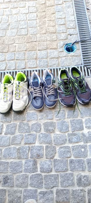 Três pares de sapatilhas em bom  estado