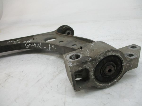 Braço de suspensão frente esquerdo VOLKSWAGEN Golf V (1K1)