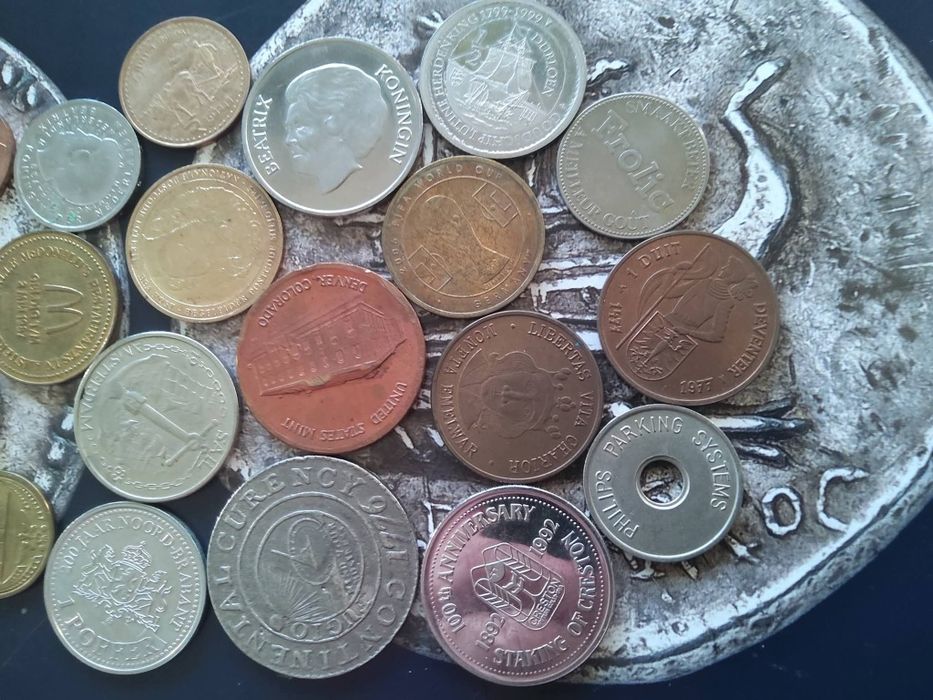 24726# Lote 20 medalhas/tokens estrangeiras (incui 1 copy assinalada)