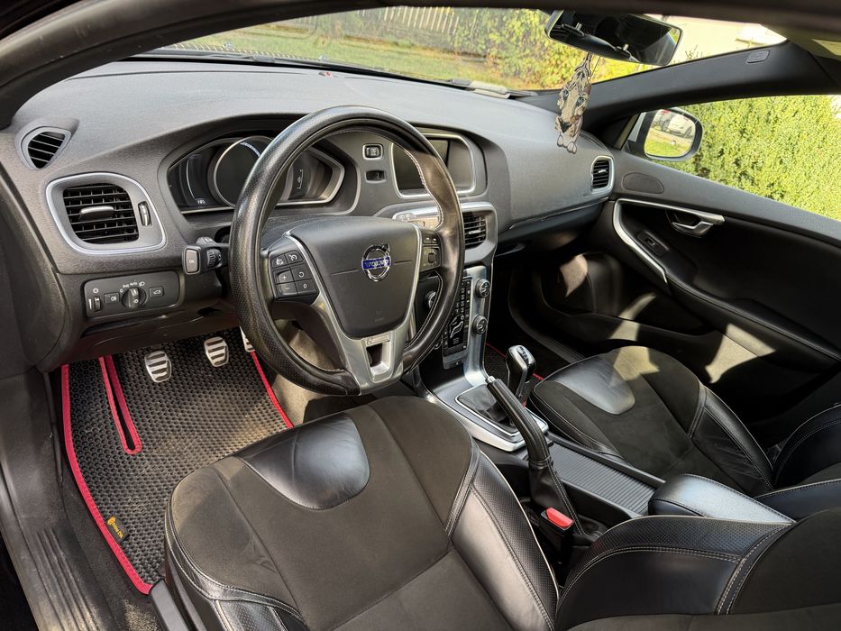 Volvo V40 D2