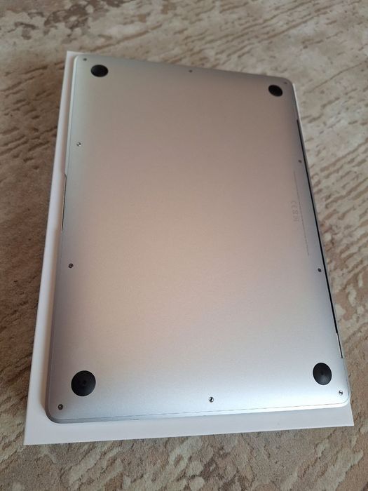MacBook Air 2020  13"Quad Core i5/8gb/500