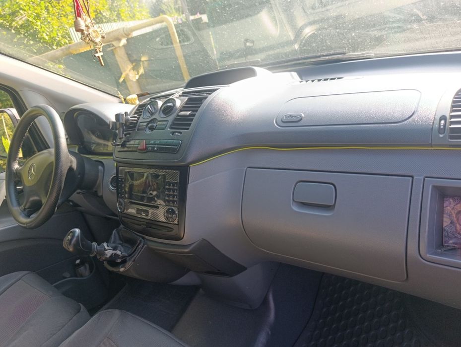 Машина Mercedes Vito