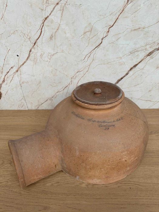 Lousa, Ninho para coelhas em terracota 46X34X25 cm, anos 60