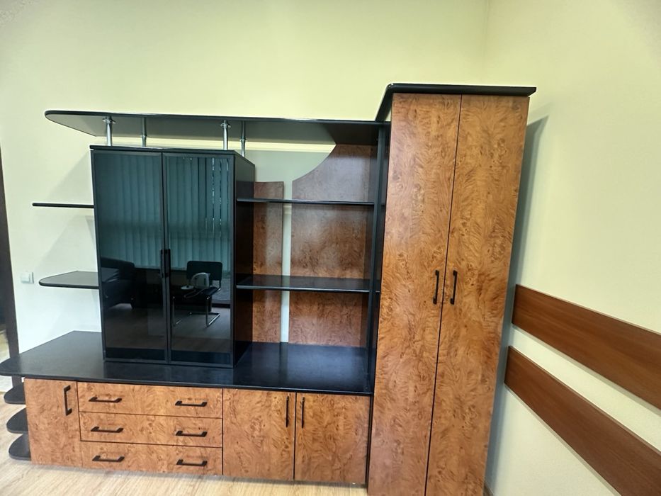 Офісні меблі  в дуже гарному стані