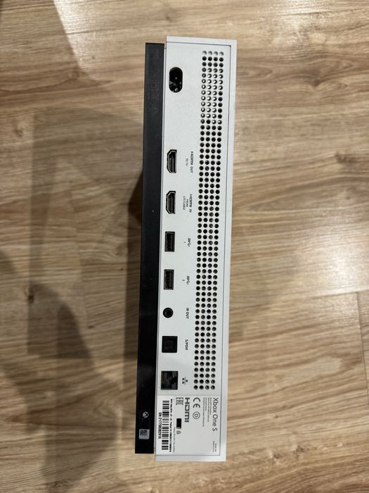 Xbox One S 1 Tb + Kinect + gry