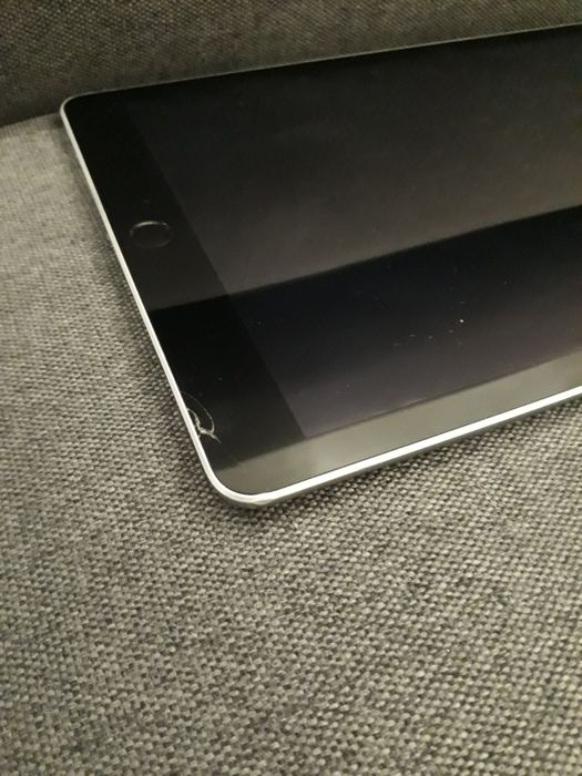 Айпад iPad A1822.