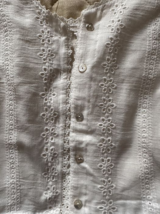 Camisolas brancas variadas