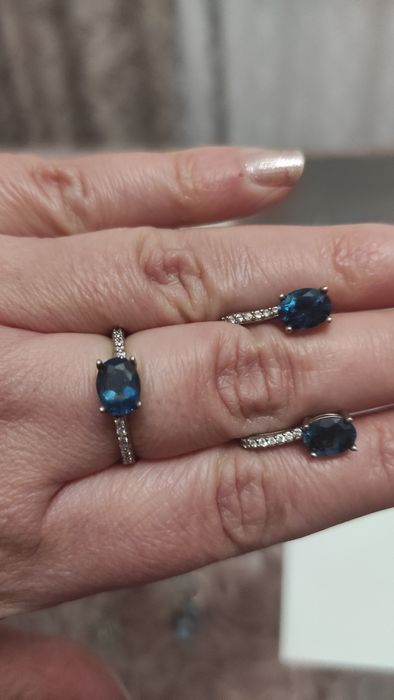 Срібні прикраси в гарному стані