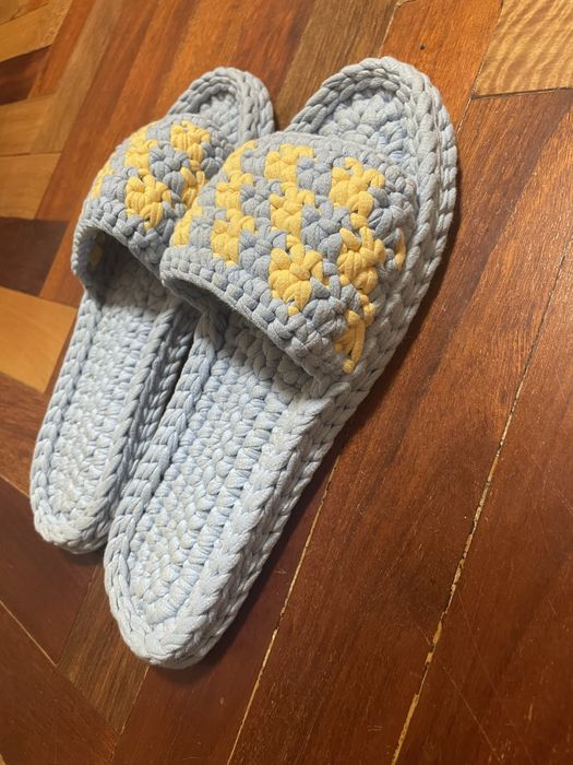 Шльопанці вʼязані