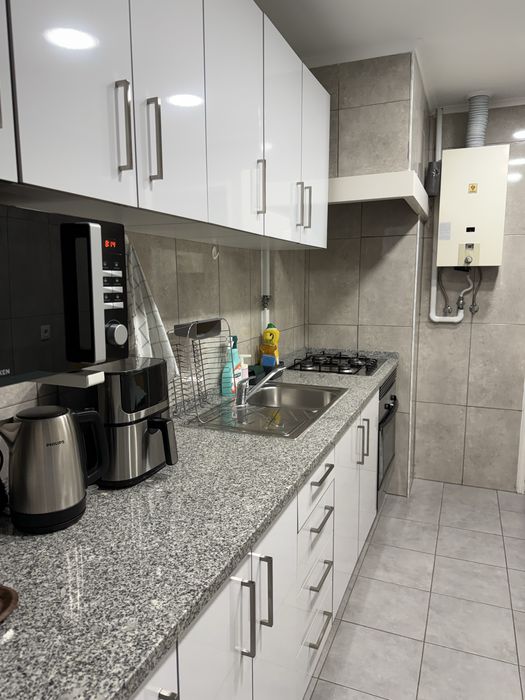 Aluga-se quarto individual em Alfornelos disponivel Julho