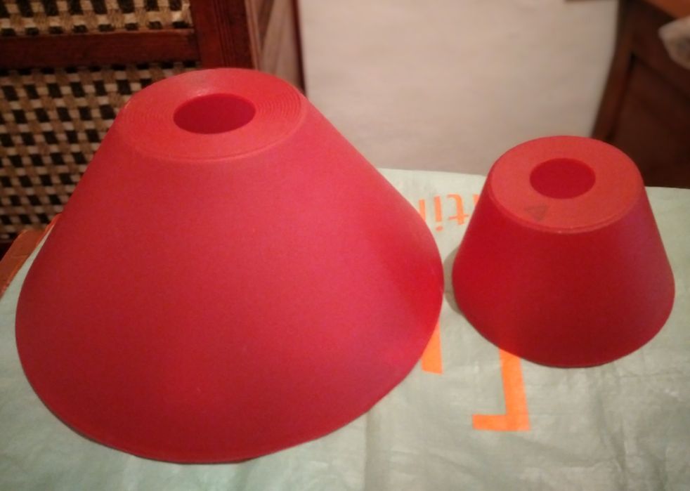 2 abajoures  vermelhos