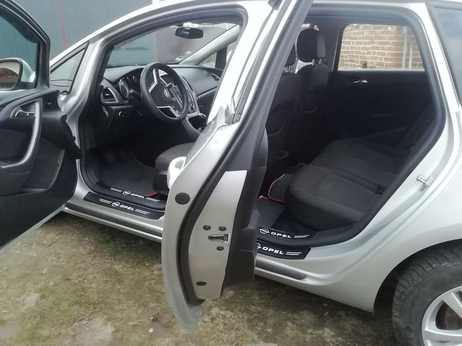 Opel Astra 2012 рік